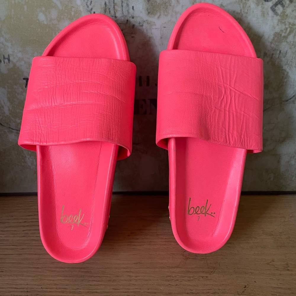 Beek Pelican Slides Sz 7 coral/hot pink